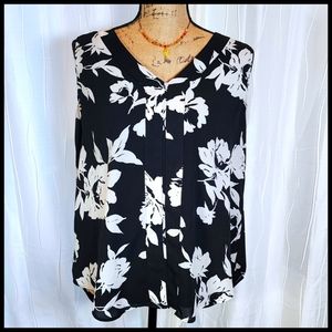 T Tahari Floral Print Vneck Sleeveless Blouse in Size Large